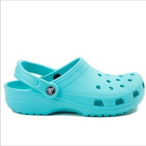 ICE BLUE UNISEX CROCS CLASSIC CLOGS